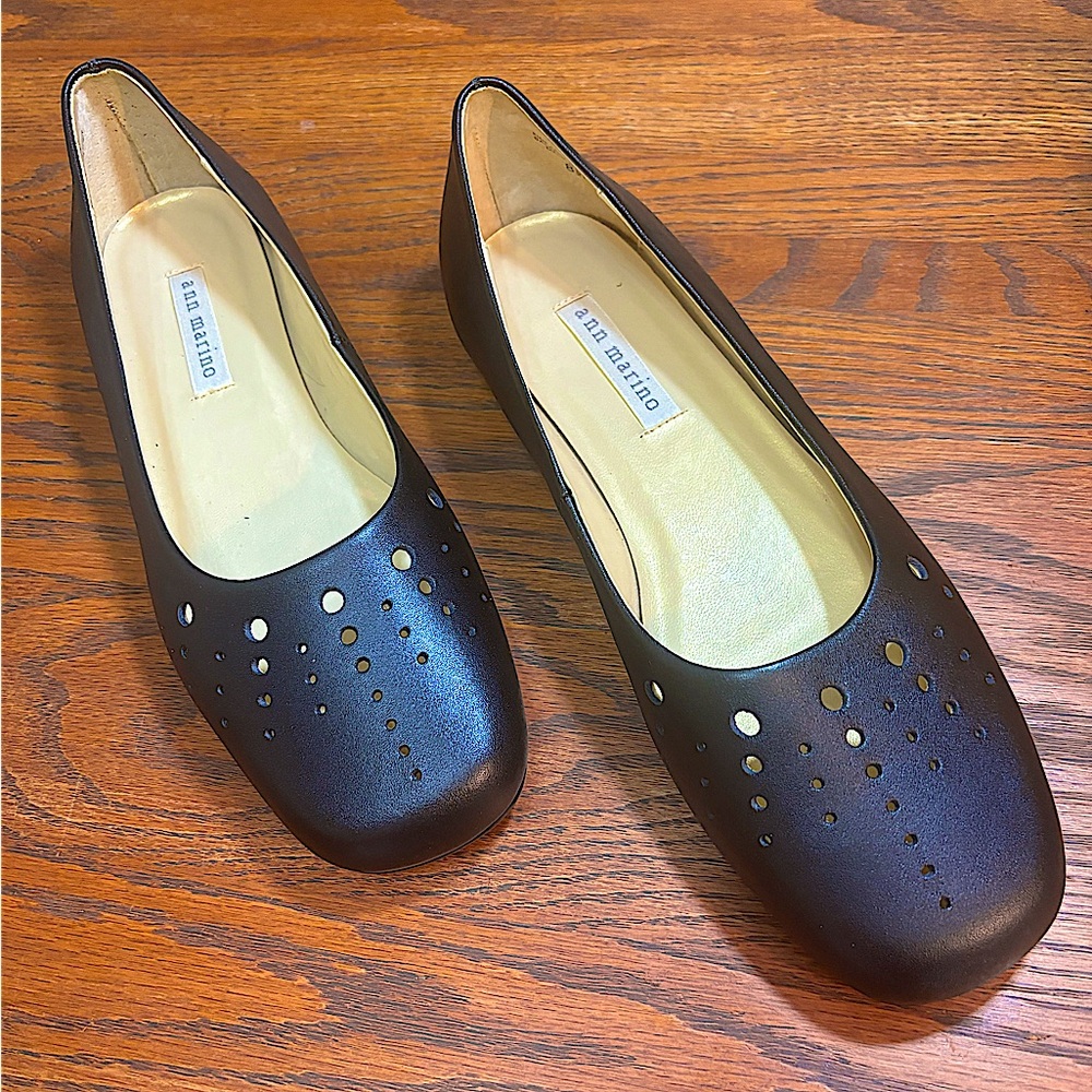Ann Marino Black leather Square Toe Flats With Cut Out Circles in front. Sz8 1/2